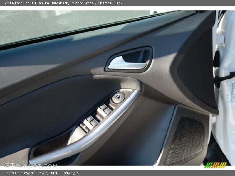 Oxford White / Charcoal Black 2014 Ford Focus Titanium Hatchback