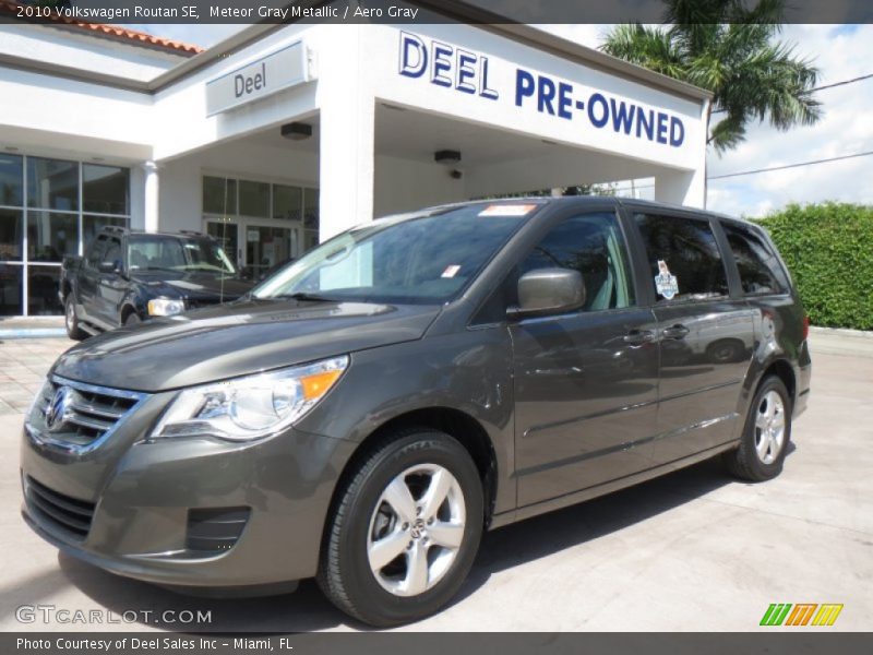 Meteor Gray Metallic / Aero Gray 2010 Volkswagen Routan SE