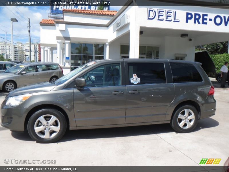 Meteor Gray Metallic / Aero Gray 2010 Volkswagen Routan SE