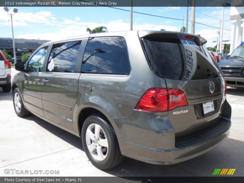 Meteor Gray Metallic / Aero Gray 2010 Volkswagen Routan SE