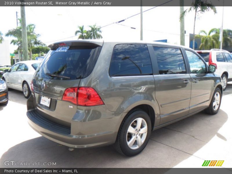 Meteor Gray Metallic / Aero Gray 2010 Volkswagen Routan SE