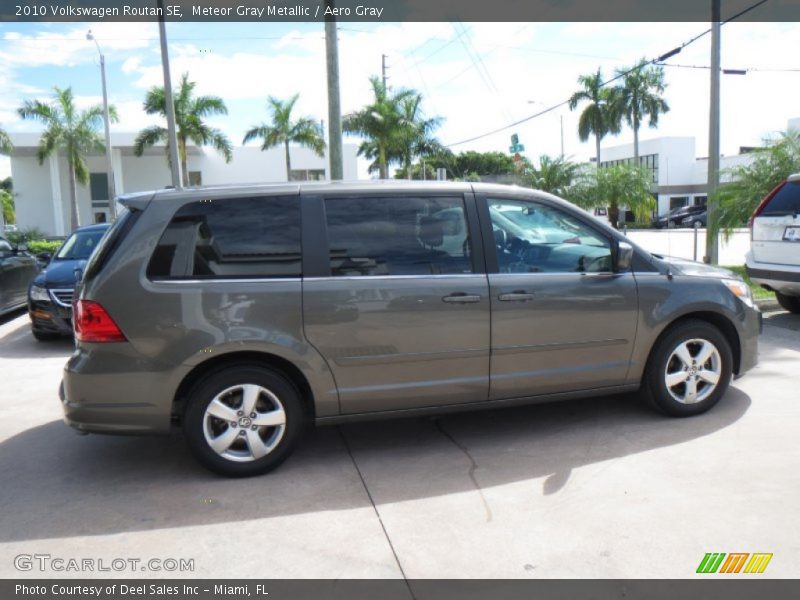 Meteor Gray Metallic / Aero Gray 2010 Volkswagen Routan SE