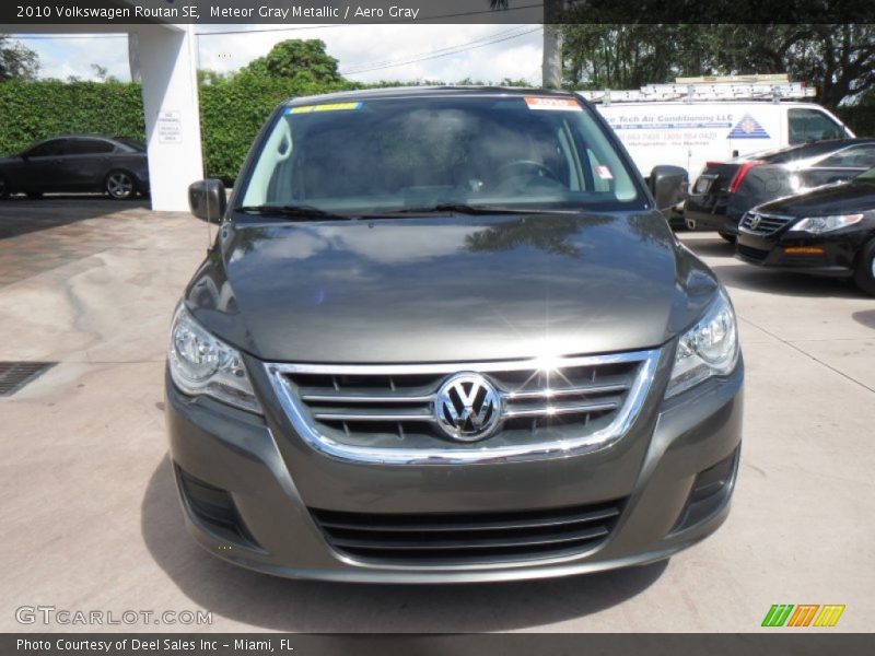 Meteor Gray Metallic / Aero Gray 2010 Volkswagen Routan SE