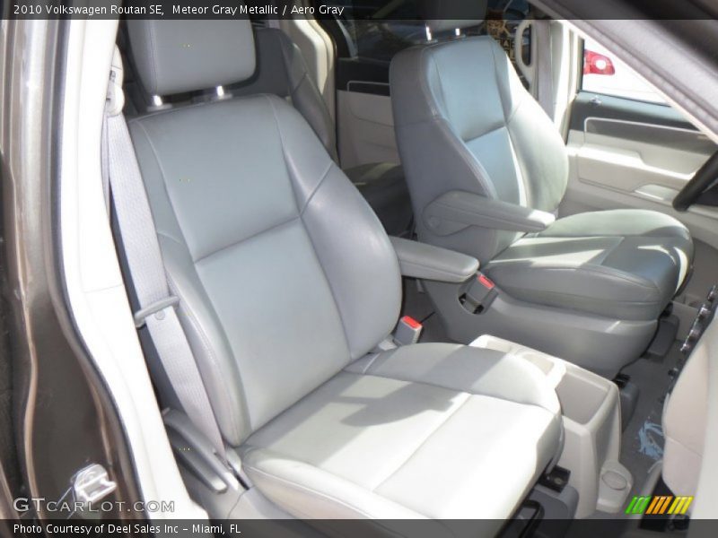 Meteor Gray Metallic / Aero Gray 2010 Volkswagen Routan SE