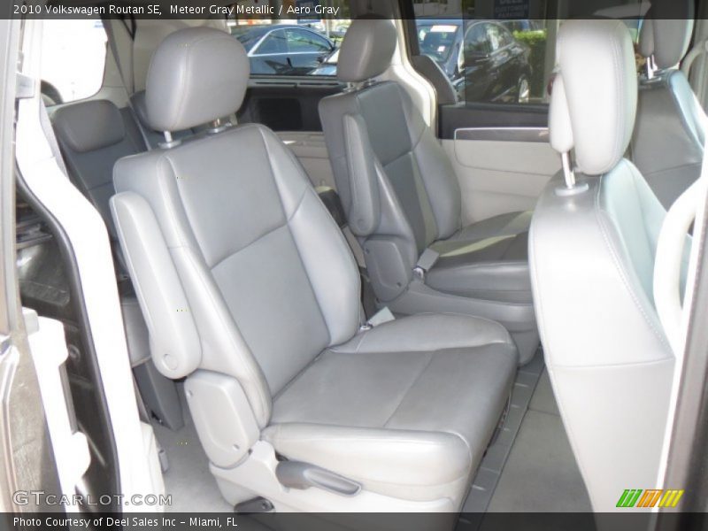 Meteor Gray Metallic / Aero Gray 2010 Volkswagen Routan SE