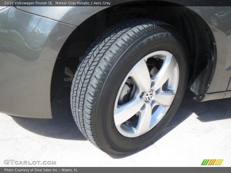Meteor Gray Metallic / Aero Gray 2010 Volkswagen Routan SE