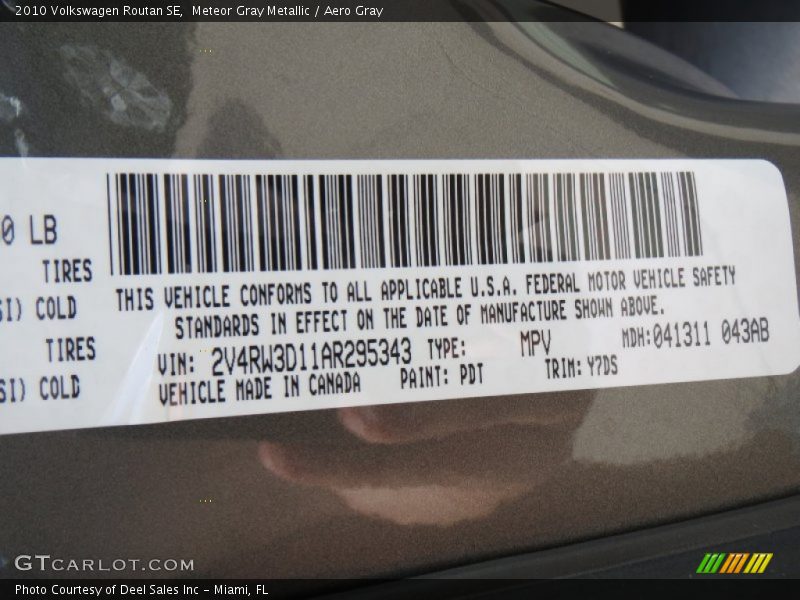 Meteor Gray Metallic / Aero Gray 2010 Volkswagen Routan SE