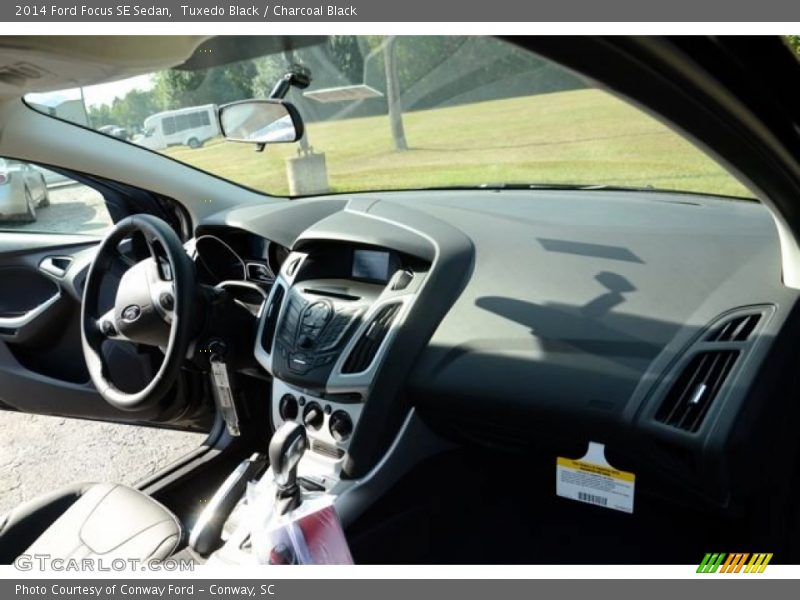 Tuxedo Black / Charcoal Black 2014 Ford Focus SE Sedan