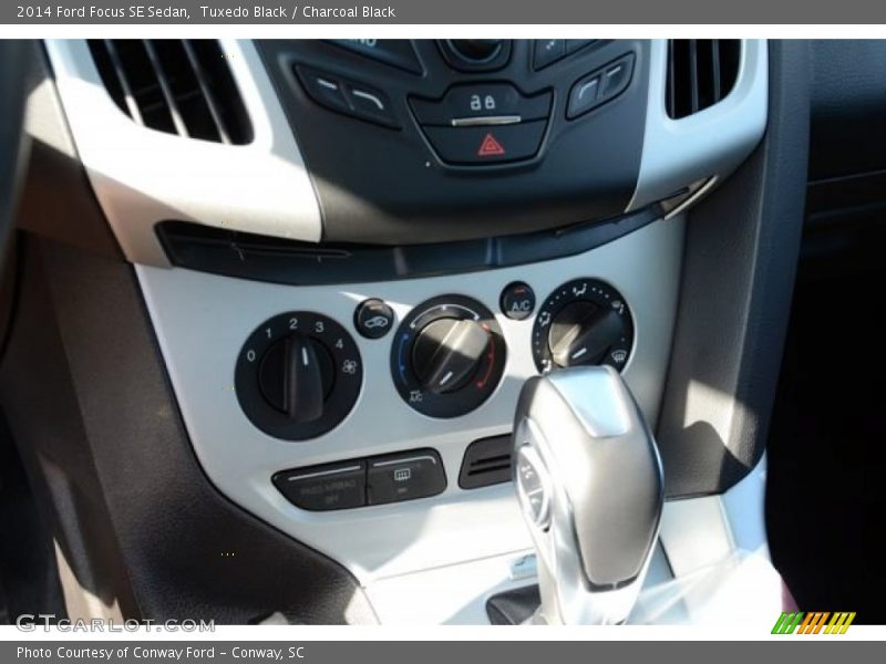 Tuxedo Black / Charcoal Black 2014 Ford Focus SE Sedan