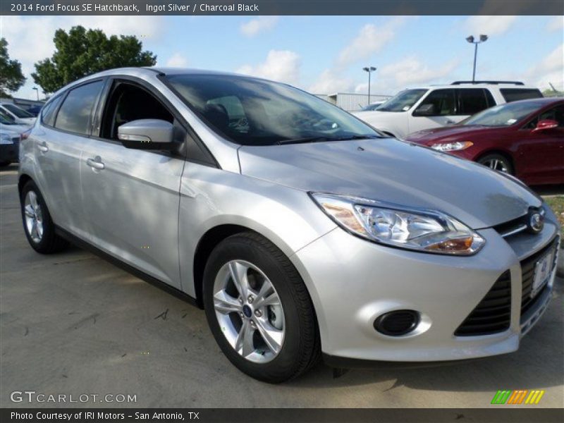 Ingot Silver / Charcoal Black 2014 Ford Focus SE Hatchback