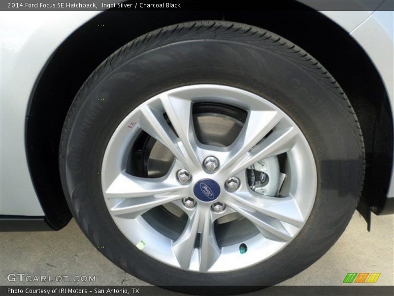 Ingot Silver / Charcoal Black 2014 Ford Focus SE Hatchback