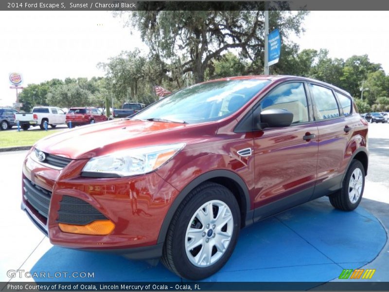 Front 3/4 View of 2014 Escape S