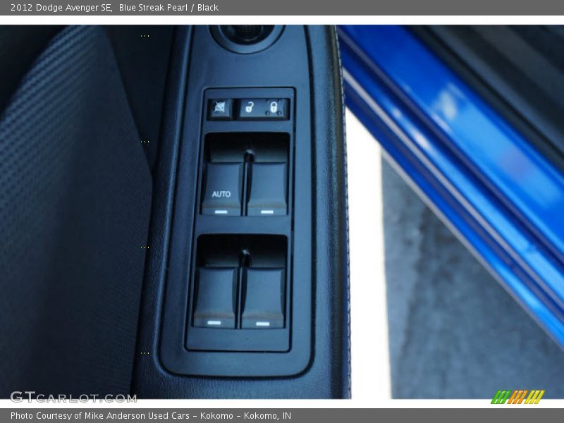 Blue Streak Pearl / Black 2012 Dodge Avenger SE