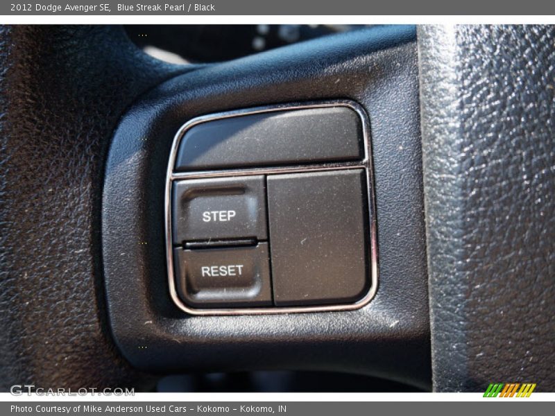 Blue Streak Pearl / Black 2012 Dodge Avenger SE