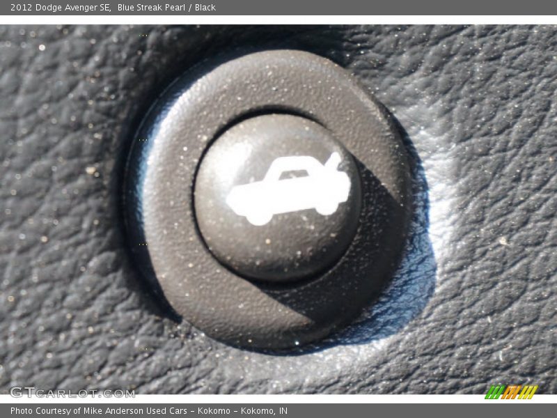 Blue Streak Pearl / Black 2012 Dodge Avenger SE
