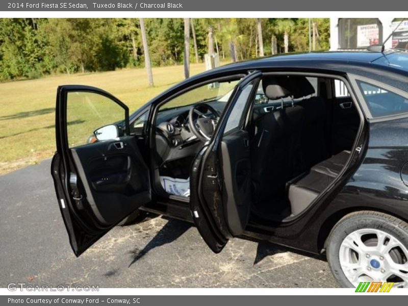 Tuxedo Black / Charcoal Black 2014 Ford Fiesta SE Sedan