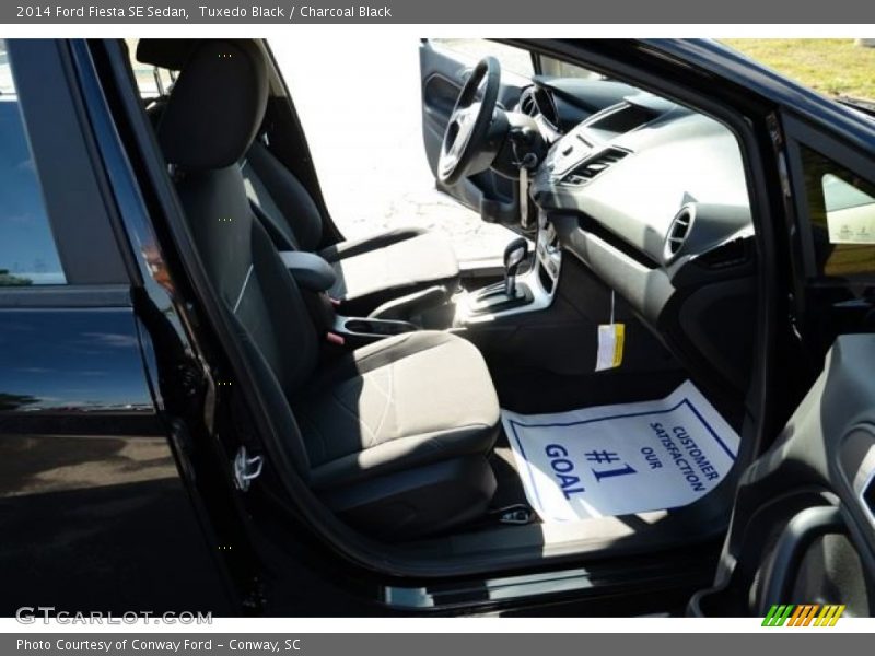 Tuxedo Black / Charcoal Black 2014 Ford Fiesta SE Sedan