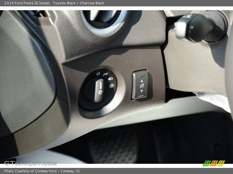 Tuxedo Black / Charcoal Black 2014 Ford Fiesta SE Sedan