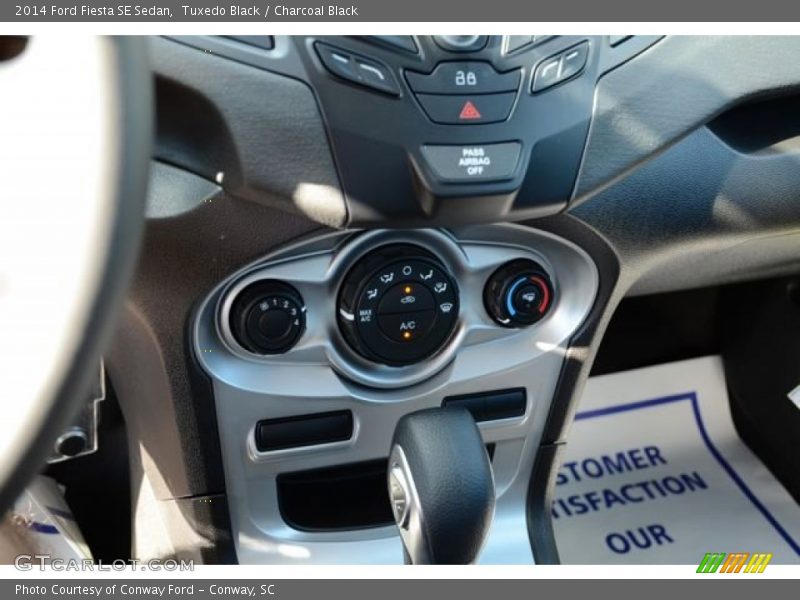 Tuxedo Black / Charcoal Black 2014 Ford Fiesta SE Sedan