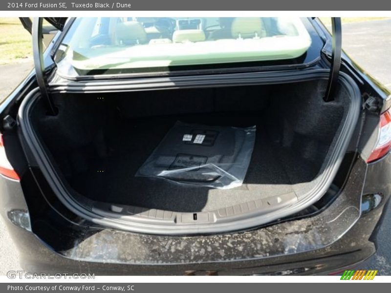 Tuxedo Black / Dune 2014 Ford Fusion SE