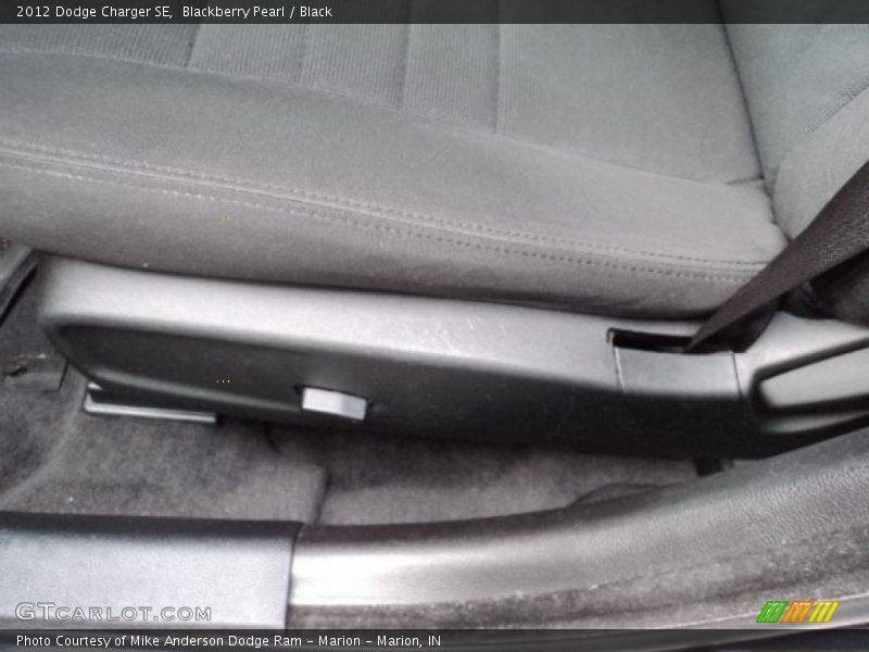 Blackberry Pearl / Black 2012 Dodge Charger SE