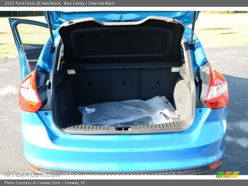 Blue Candy / Charcoal Black 2013 Ford Focus SE Hatchback