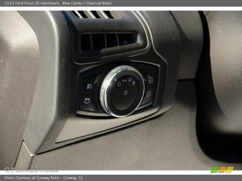 Blue Candy / Charcoal Black 2013 Ford Focus SE Hatchback
