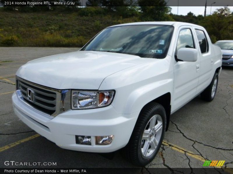Front 3/4 View of 2014 Ridgeline RTL