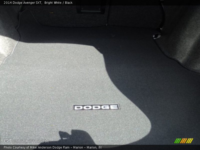 Bright White / Black 2014 Dodge Avenger SXT