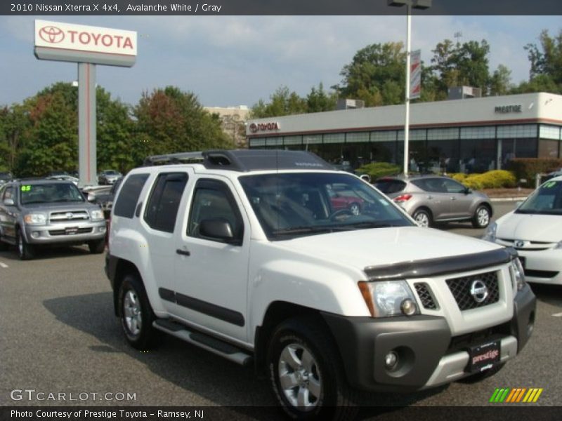 Avalanche White / Gray 2010 Nissan Xterra X 4x4