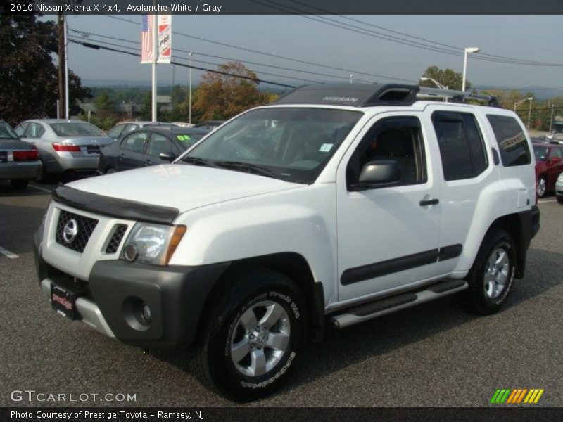 Avalanche White / Gray 2010 Nissan Xterra X 4x4