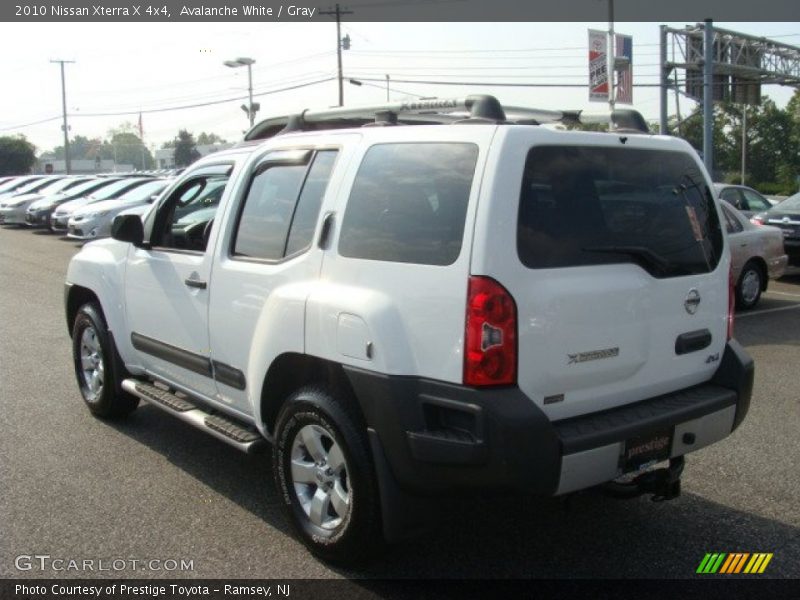 Avalanche White / Gray 2010 Nissan Xterra X 4x4