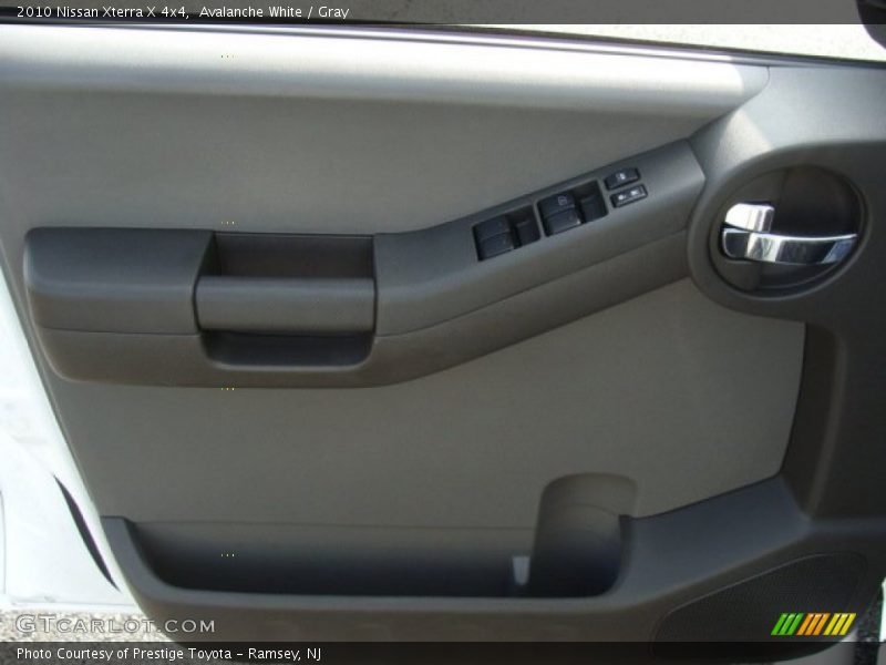 Avalanche White / Gray 2010 Nissan Xterra X 4x4