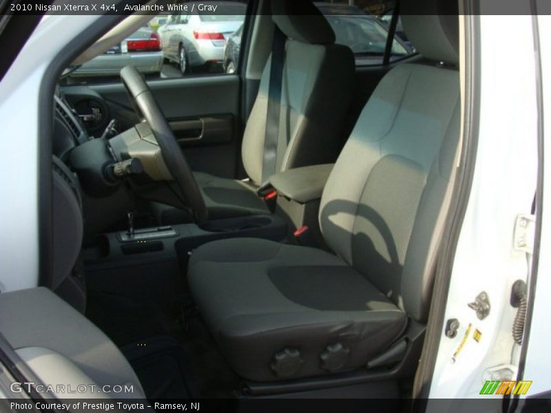 Avalanche White / Gray 2010 Nissan Xterra X 4x4