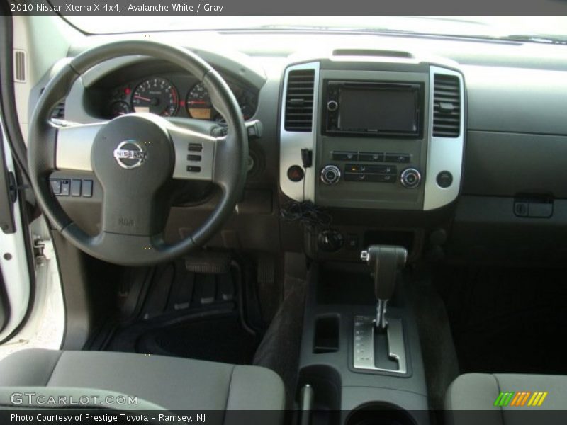 Avalanche White / Gray 2010 Nissan Xterra X 4x4