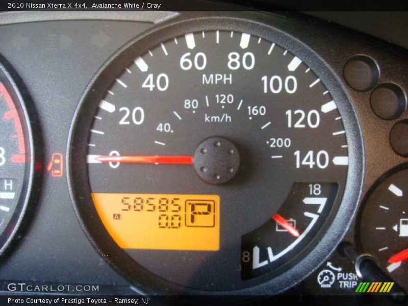 Avalanche White / Gray 2010 Nissan Xterra X 4x4