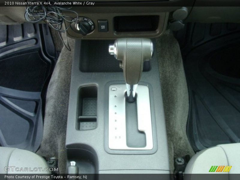 Avalanche White / Gray 2010 Nissan Xterra X 4x4