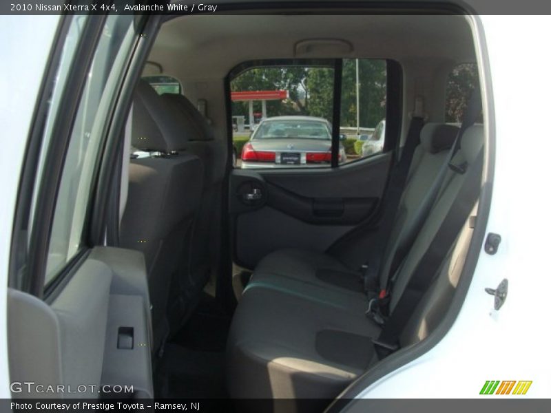 Avalanche White / Gray 2010 Nissan Xterra X 4x4