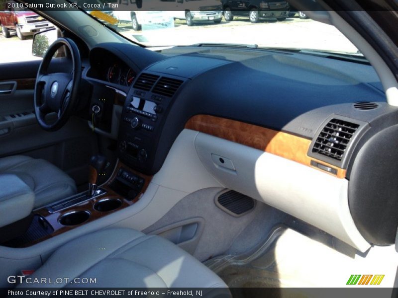 Cocoa / Tan 2010 Saturn Outlook XR