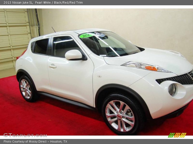 Pearl White / Black/Red/Red Trim 2013 Nissan Juke SL
