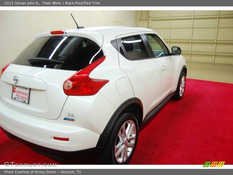 Pearl White / Black/Red/Red Trim 2013 Nissan Juke SL