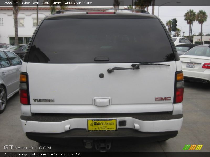 Summit White / Sandstone 2005 GMC Yukon Denali AWD