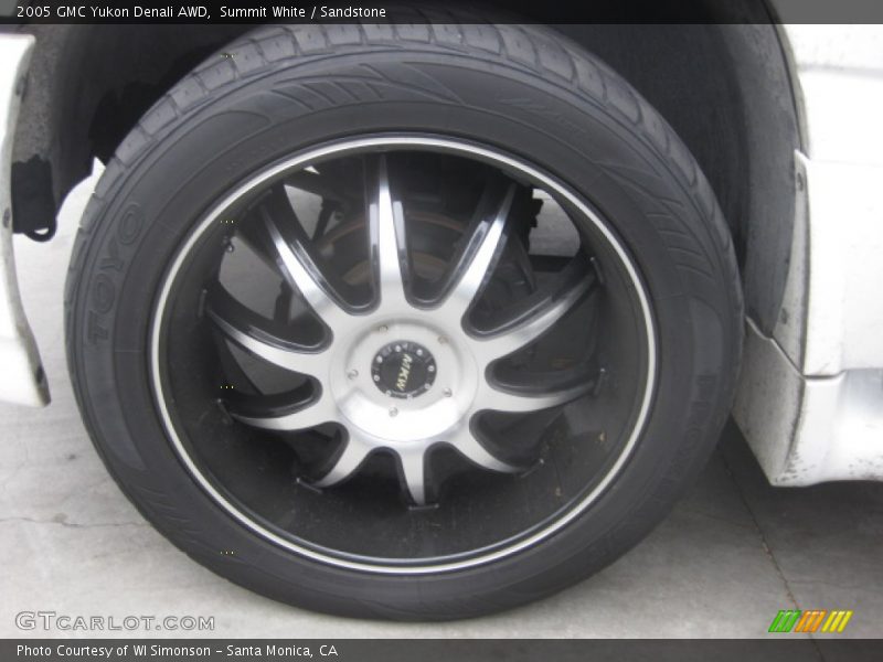 Summit White / Sandstone 2005 GMC Yukon Denali AWD