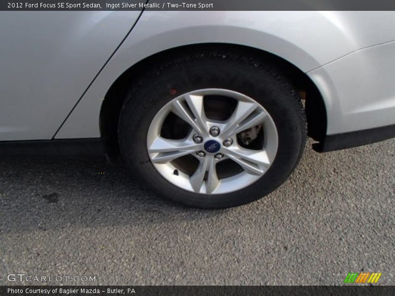 Ingot Silver Metallic / Two-Tone Sport 2012 Ford Focus SE Sport Sedan
