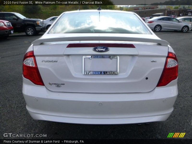 White Platinum Tri-coat Metallic / Charcoal Black 2010 Ford Fusion SE