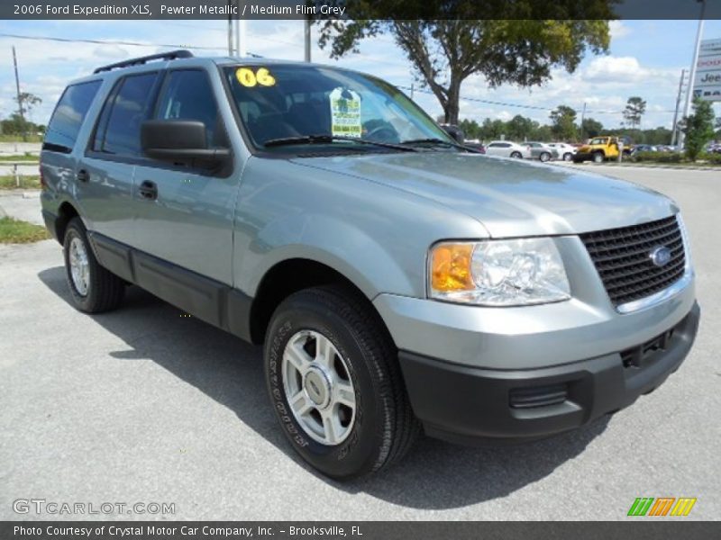 Front 3/4 View of 2006 Expedition XLS