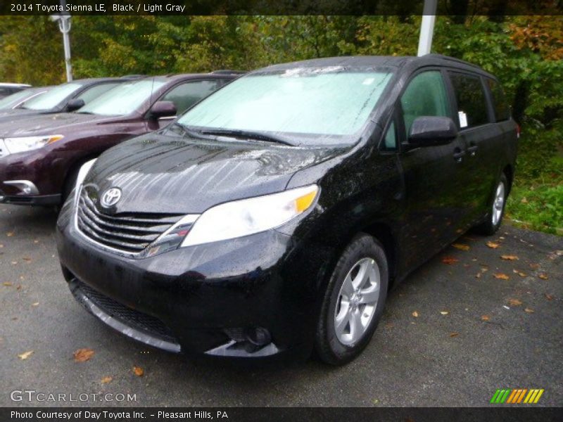 Front 3/4 View of 2014 Sienna LE