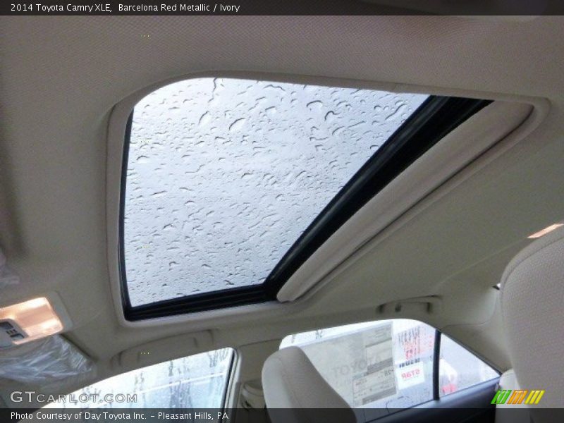 Barcelona Red Metallic / Ivory 2014 Toyota Camry XLE