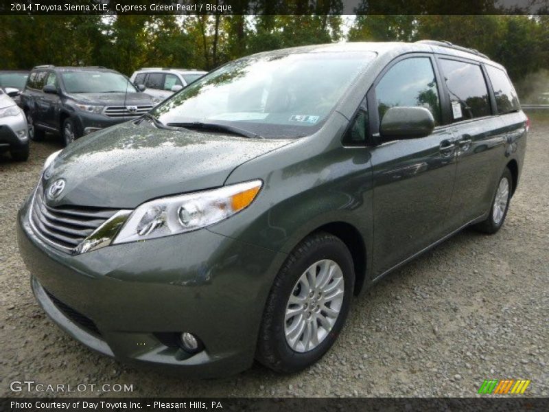Front 3/4 View of 2014 Sienna XLE