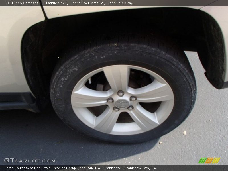 Bright Silver Metallic / Dark Slate Gray 2011 Jeep Compass 2.4 Latitude 4x4